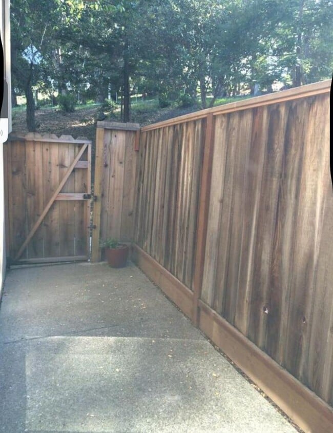Building Photo - 123 Spyglass Hill Rd