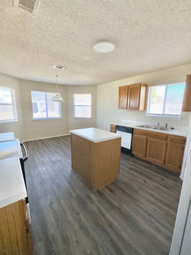 Building Photo - AVAILABLE SOON !