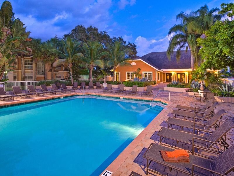 Foto principal - 10060 Reflections Blvd N