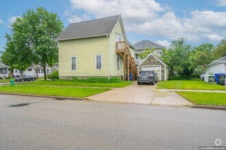 Building Photo - 902 W Winnebago St