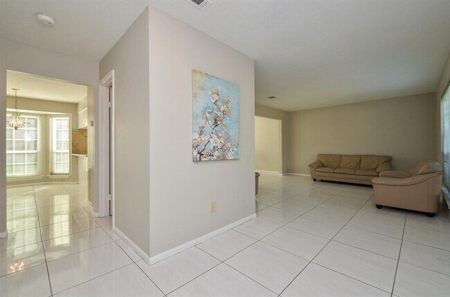 Building Photo - 16911 Elmwood Glen Ct