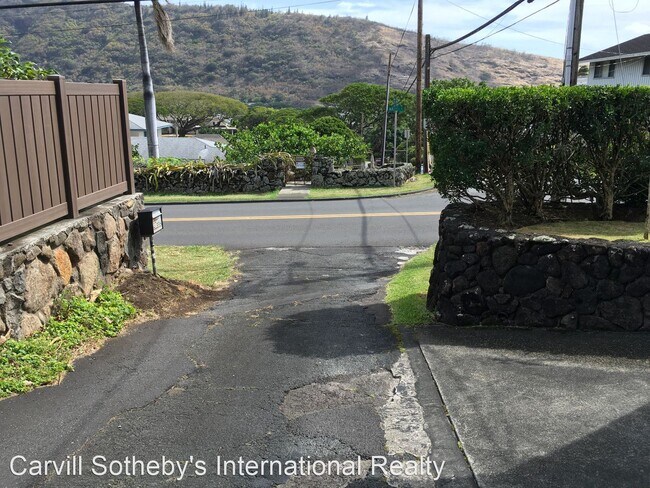 Building Photo - Studio, 1 bath House - 2766 Manoa Rd