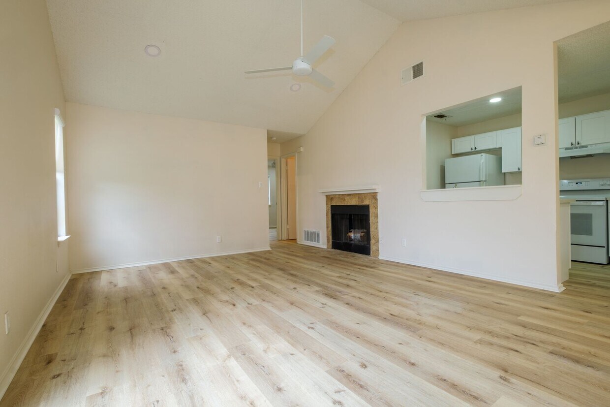 Woodlake ~ 2 Bedroom Duplex - Woodlake ~ 2 Bedroom Duplex