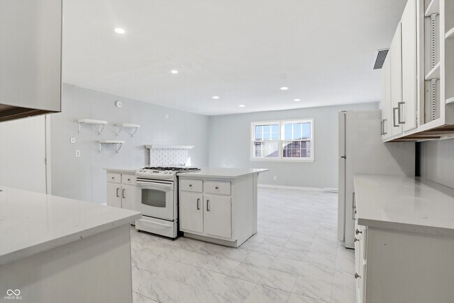 Building Photo - 3329 Melbourne Cir