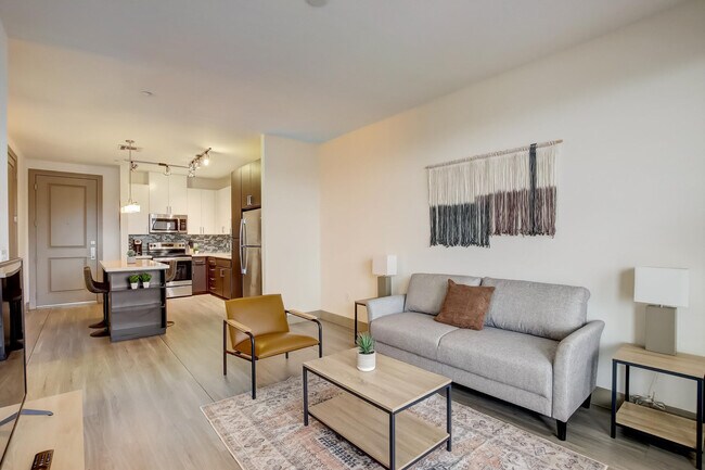 Foto del edificio - 555 N College Ave