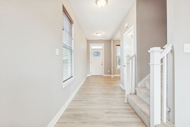 Foto del edificio - 4 bed/2.5 bath Ready Now- Norfolk