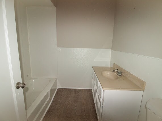 Building Photo - 820 McMillon Ave