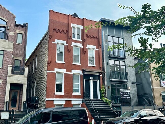 Building Photo - 1361 W Walton St