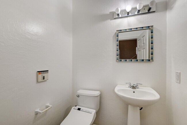 Foto del edificio - 8964 Salvatore St