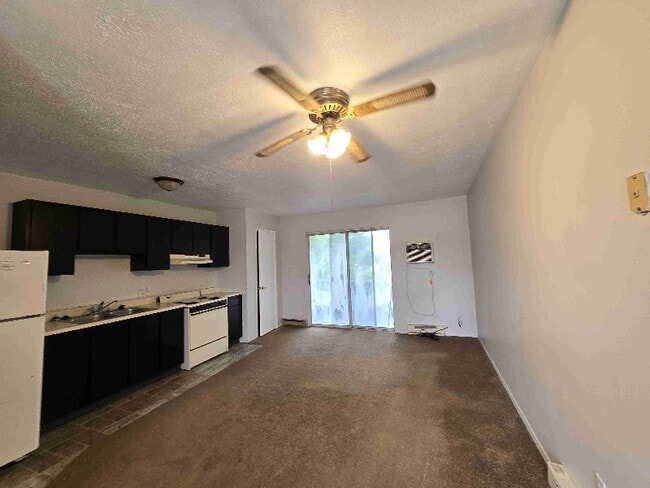 Building Photo - 1200 N Main St