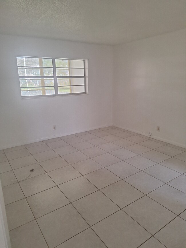 Foto del edificio - 5061 W Oakland Park Blvd