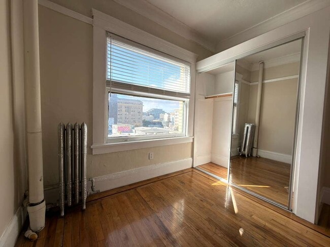 Building Photo - Raymond Apartments