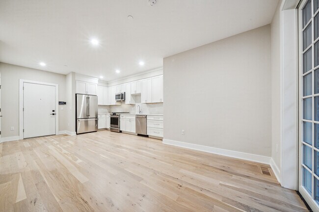 Building Photo - 8 Husted Ln