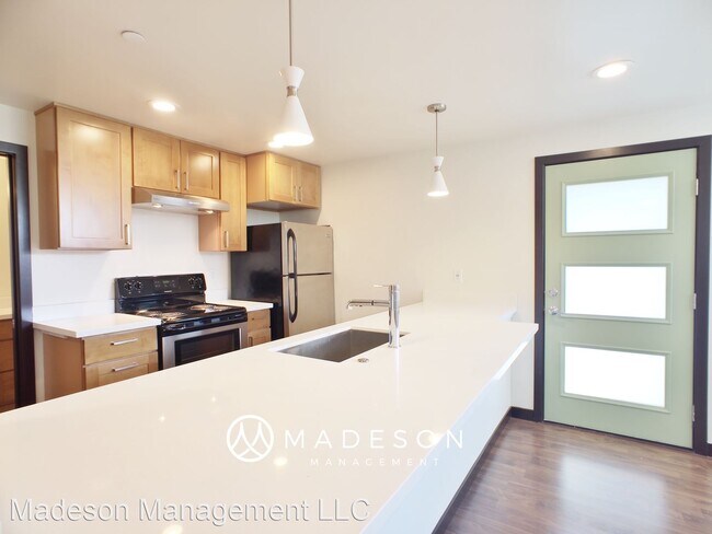 Building Photo - 913 N 85th St