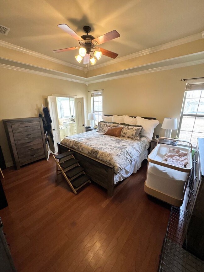 Foto del edificio - Lakewood Neighborhood!