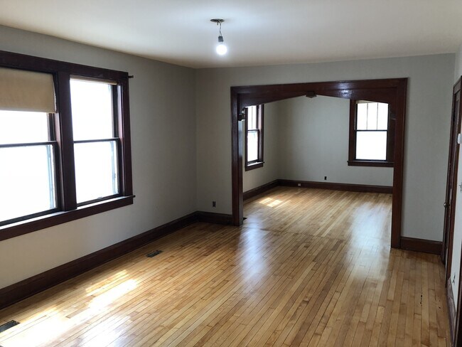 Building Photo - 343 14th Ave NE