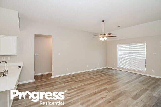 Building Photo - 160 Garden View Dr