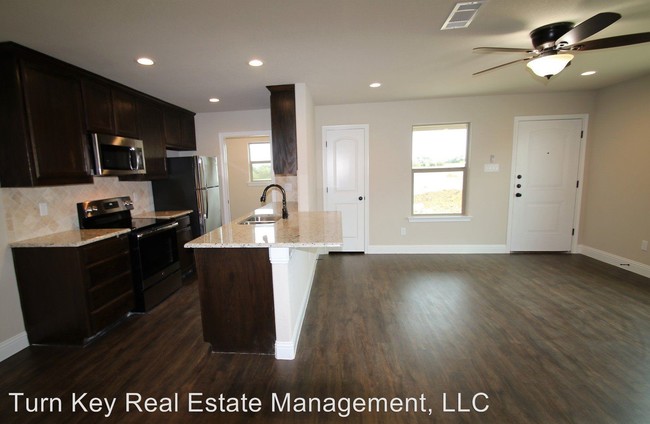 Building Photo - 130-132 Crossbow Ct
