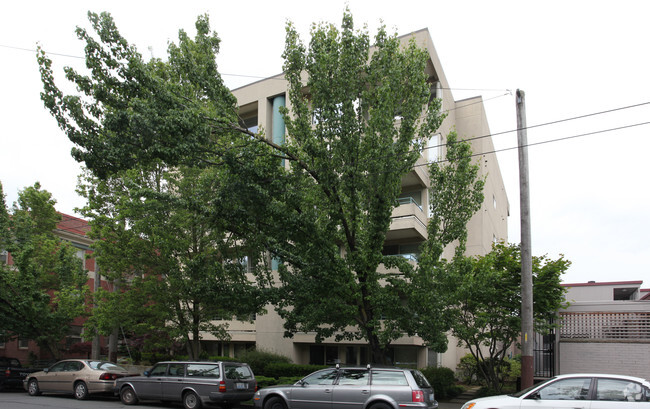 Kensington Apartments - Capitol Hill Park