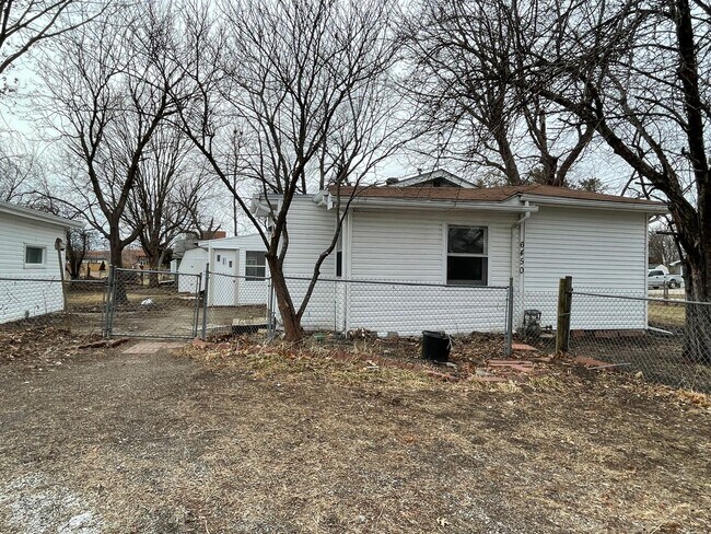Building Photo - 3 Bedroom 1 Bath Home