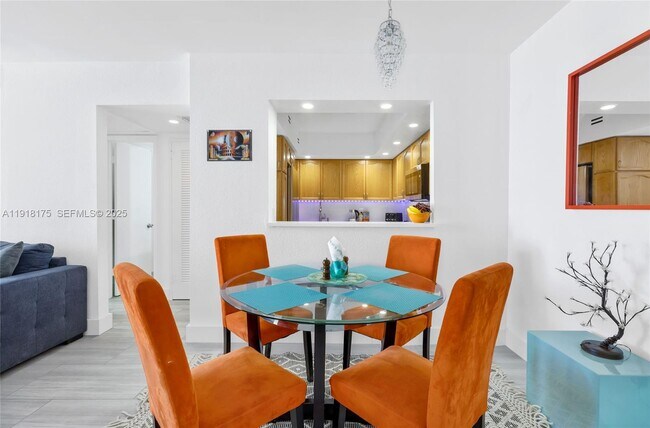 Foto del edificio - 5600 Collins Ave