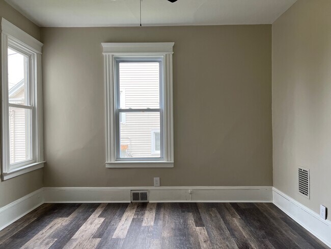 Foto del edificio - 1031 Townsend Ave