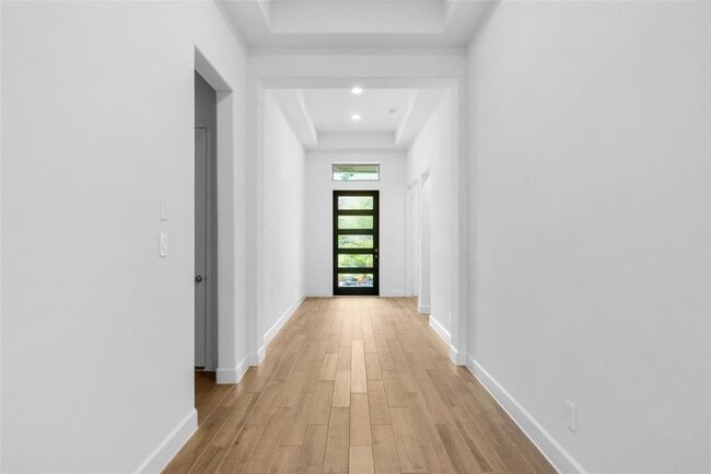Building Photo - 706 Carina Gaze Ct