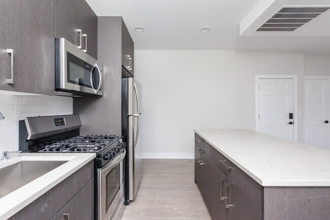 Foto del edificio - 816 W 18th St