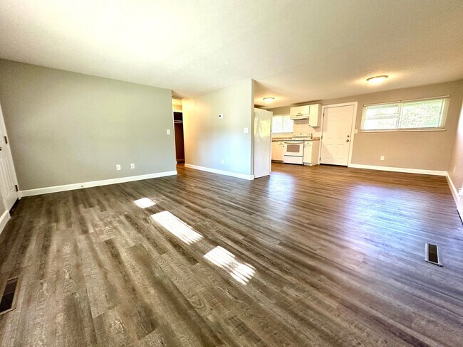 Foto del edificio - 4418 Primrose Ln