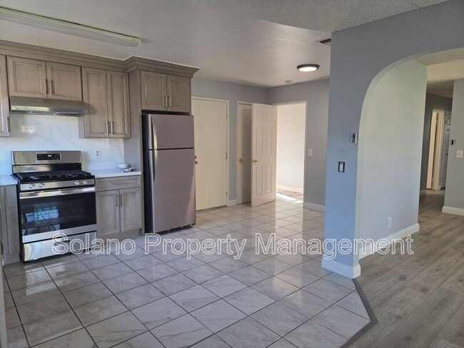 Building Photo - 512 Monterey Dr