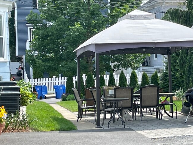 Foto del edificio - 242 Brown St