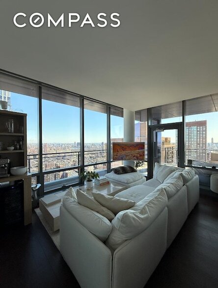 Building Photo - 200 W 67th St