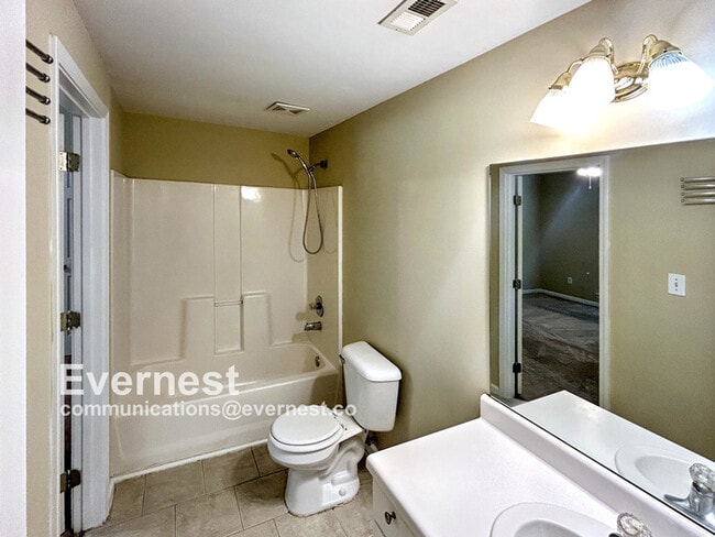 Building Photo - 460 Cambrian Ridge Trl