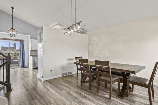 Foto del edificio - 770 Stargate Dr