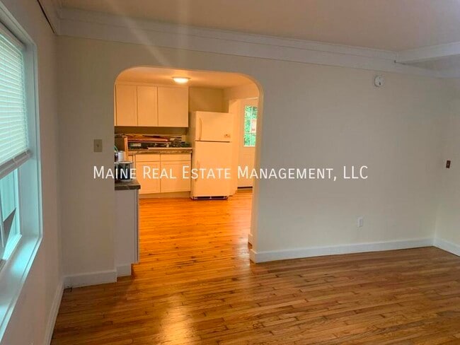 Building Photo - 558 S Main St