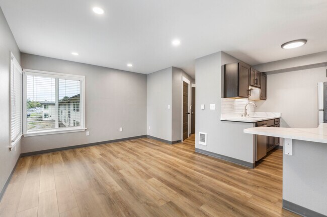 Renovated Corner Unit - Tanara Villa