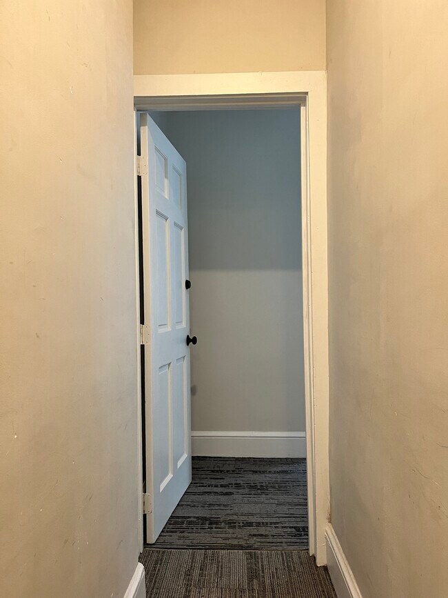 Building Photo - 57 South 6th Street, Unit 3