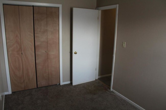 Building Photo - 9410 Meadowlark Dr