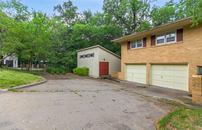 Building Photo - 2500 W Rollins Rd