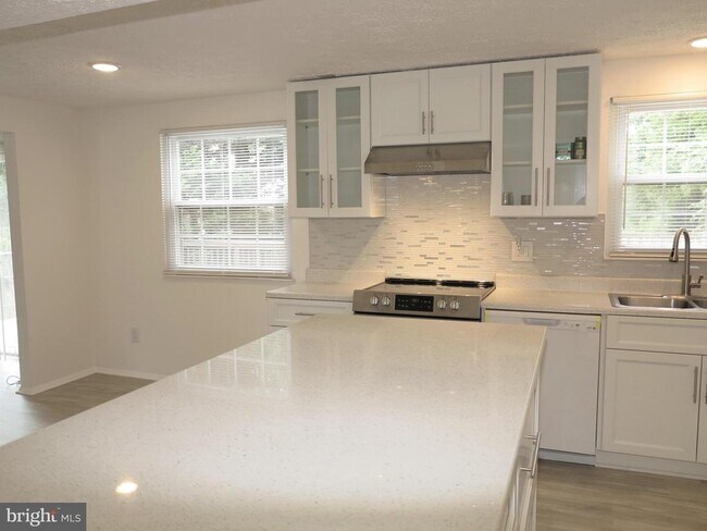 Foto del edificio - 8406 Woodford Ct