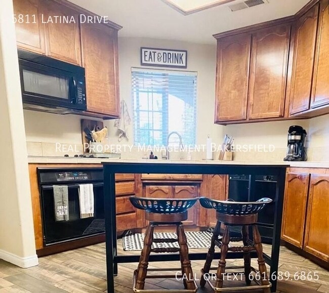 Building Photo - 5811 Latina Dr