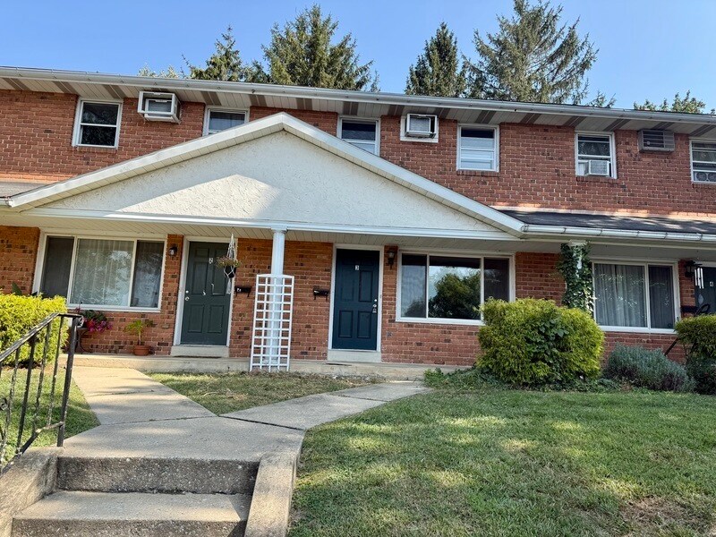 Foto principal - 239 N Plum St