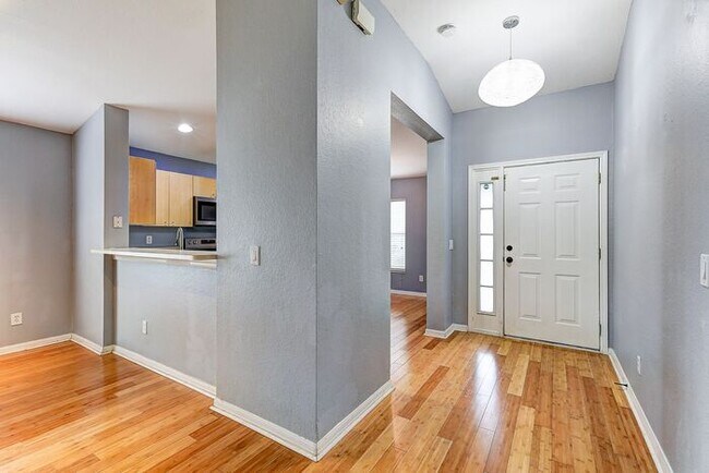 Foto del edificio - Spacious 4-Bedroom Home in Rivercrest, Riv...