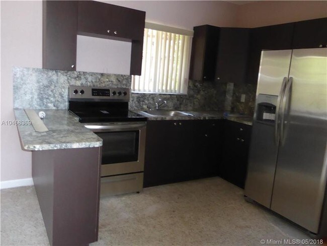 Foto del edificio - 7615 NW 4th Ct