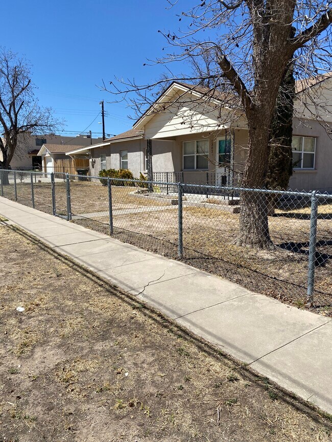 Building Photo - 1302 W Blodgett St