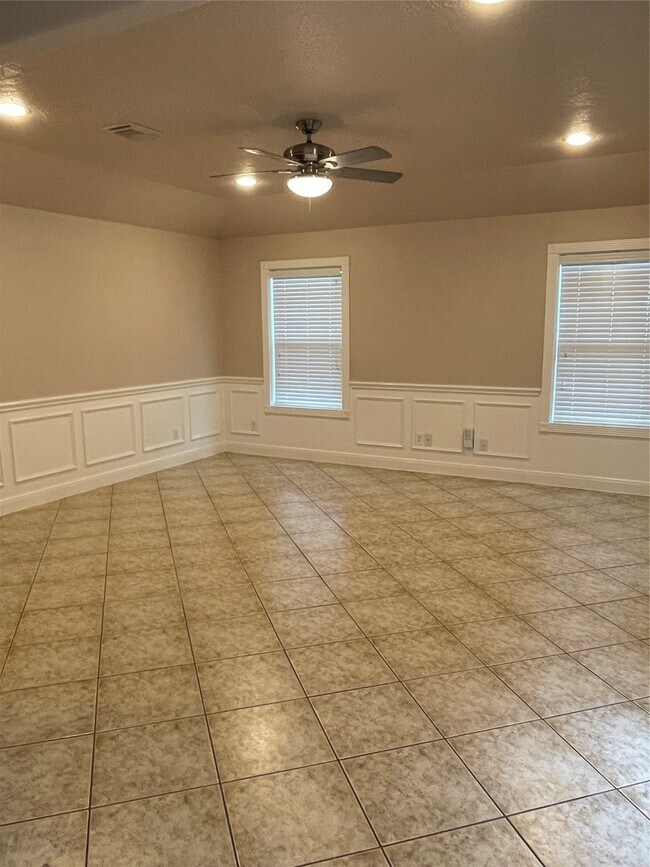 Building Photo - 1018 S Booth Ln