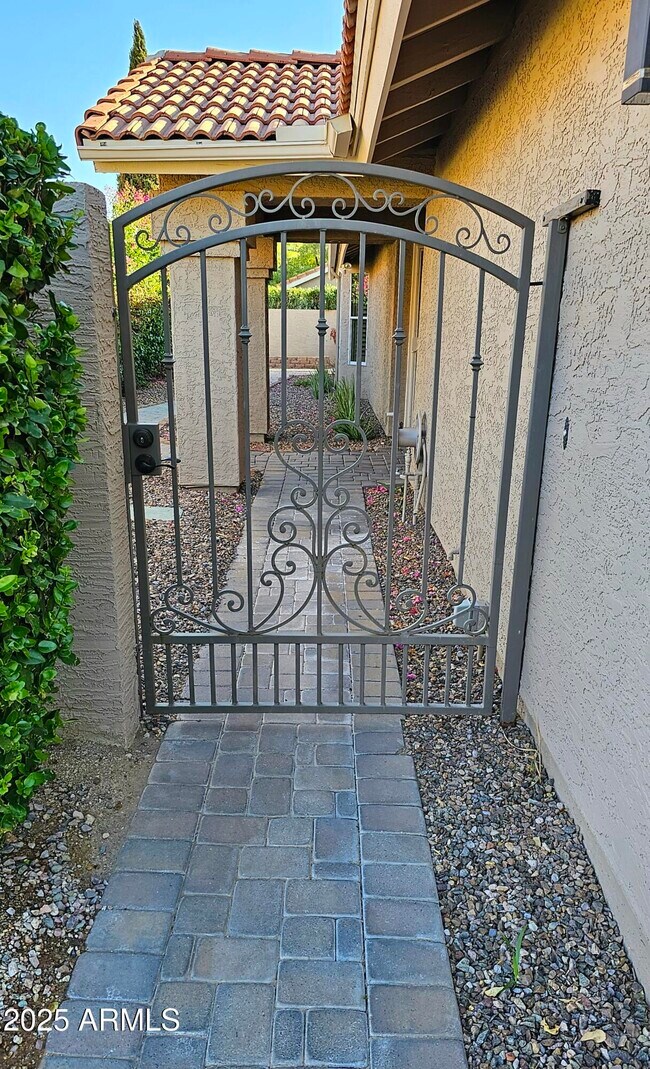 Foto del edificio - 8845 E Sunnyside Dr