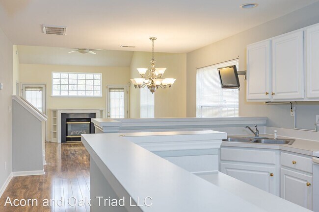 Building Photo - 3 br, 2.5 bath House - 911 Creek Crossing Trl