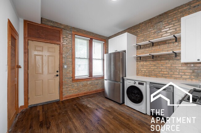 Foto del edificio - 2842 W Augusta Blvd