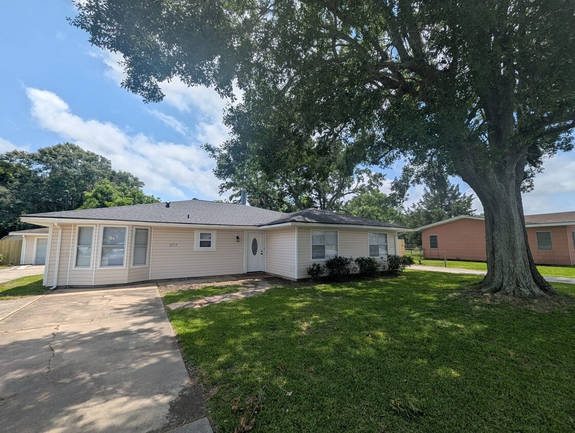 front - 2719 Canal Ave